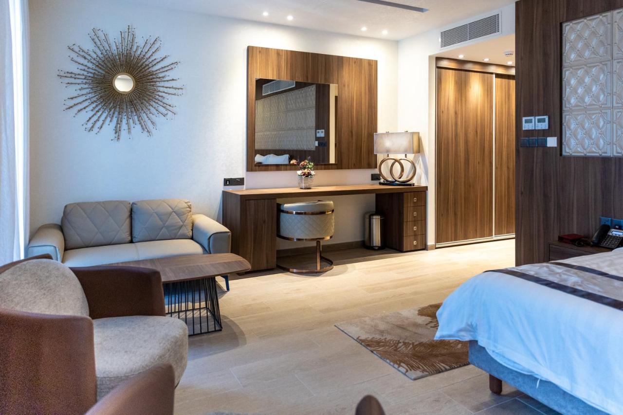 Leonardo Boutique Hotel ラルナカ エクステリア 写真